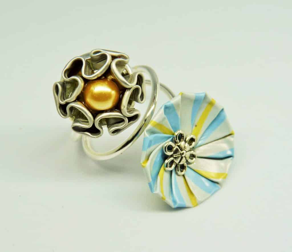 Bague double capsules et perle ©f.castagna