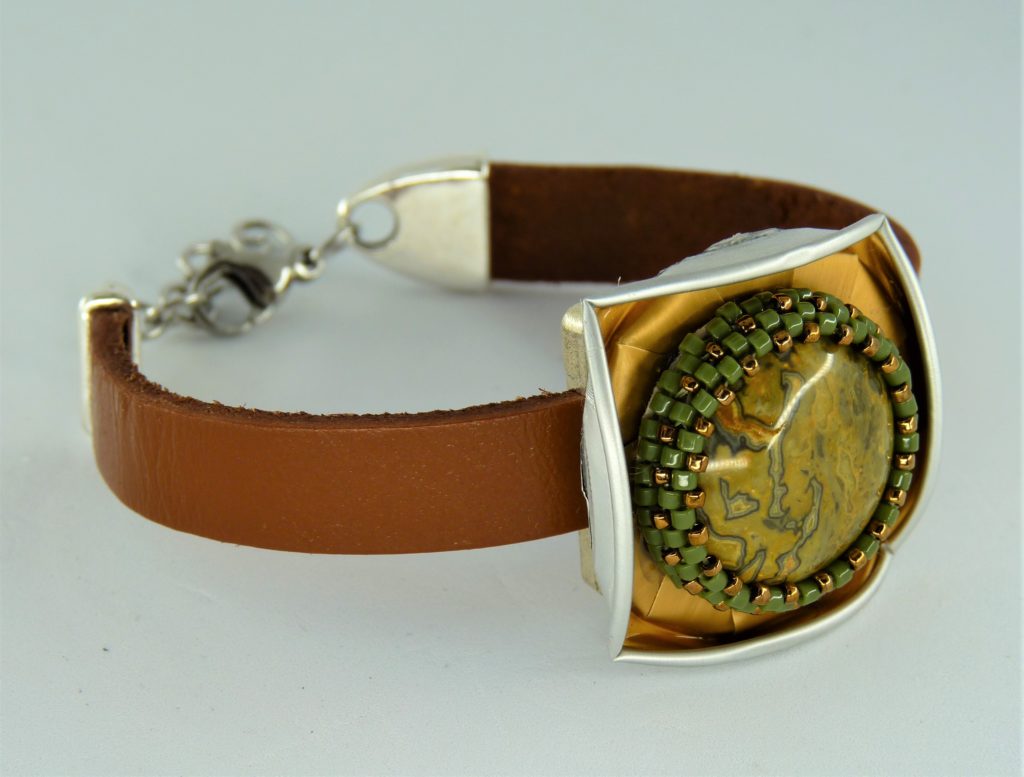 Bracelet capsule, cuir et jaspe blumbebee ©f.castagna