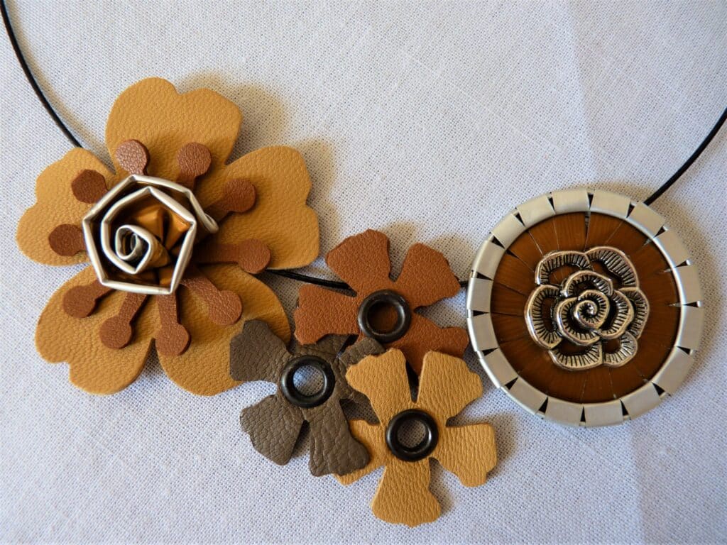 Collier câble capsules et cuir ©f.castagna